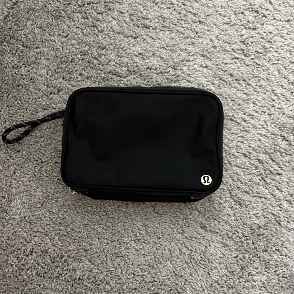 Lululemon Small Things Count Kit / Essentials Pou… - image 1